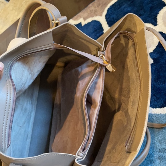 Expressions NYC Shoulder Handbag/BackPack - Picture 5 of 7